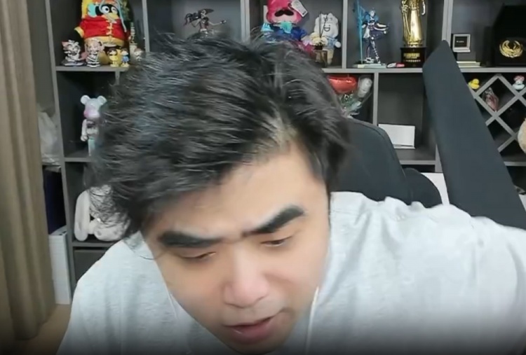 【万博电竞】呼吸有前科的啊!朱开:为什么出饮魔刀啊?冰心剑姬