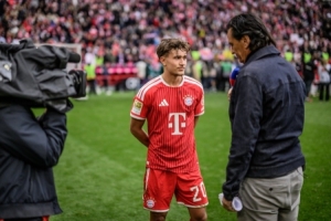 比朔夫：助教丹克斯做得很好，我们想念孔帕尼+很高兴他已好转