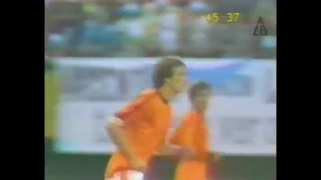旷世遗憾！78年世界杯决赛荷兰补时击中立柱