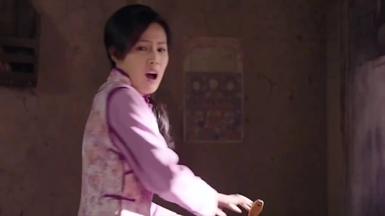 亲妈虐待萌萌的女儿 小丫头却懂事得让人心疼