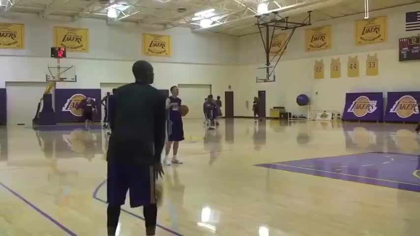 定点三分86投中67  科比的三分球训练进球率78%