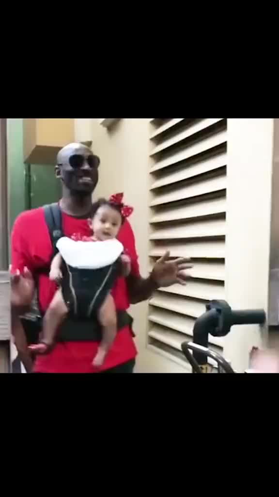 科比对GIGI的溺爱全表现在脸上了 越是美好越是让人伤感