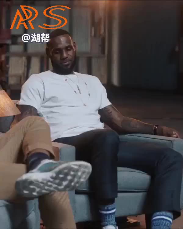 四年前詹姆斯带领骑士逆转夺冠  那一刻老詹觉得自己做了一件伟大的事