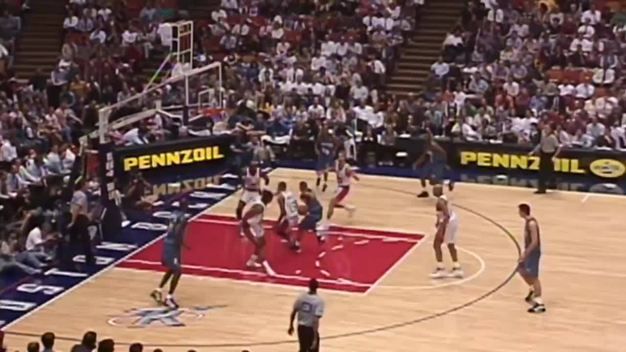 身体素质太强悍了 加内特空接暴扣力压群雄