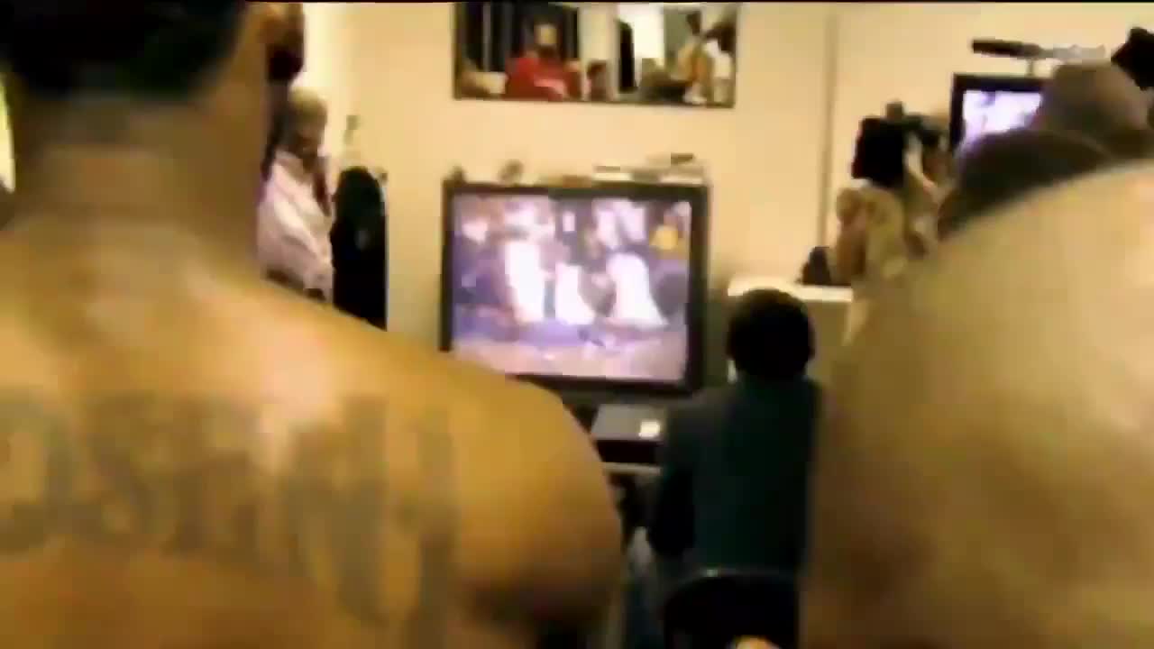 科比当年震撼绝杀太阳 詹姆斯认为那时候就不能让他接到球