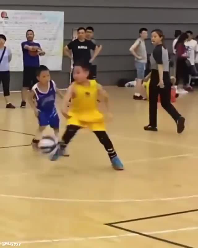 库里IG转发“中国小库里”视频：这运球技术厉害了