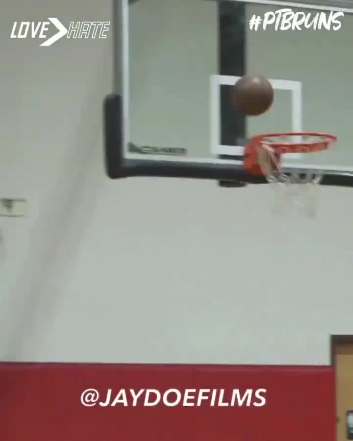 秀单挑！特雷杨等球星打训练赛