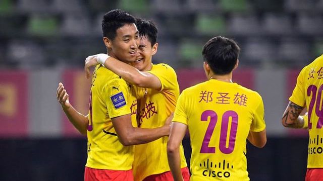 足协杯-夏达龙头槌建功王琪世界波 四川九牛2-1成都蓉城