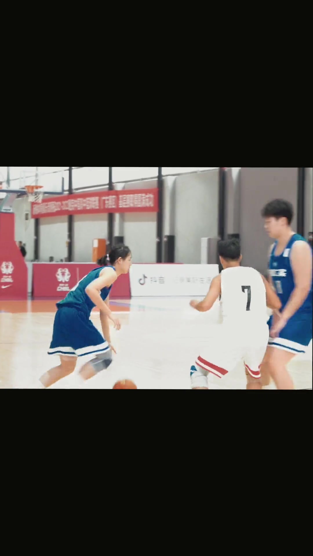 广东女高决赛惊现魔术师？高个全能后卫妹子揽19+6+9+5+2