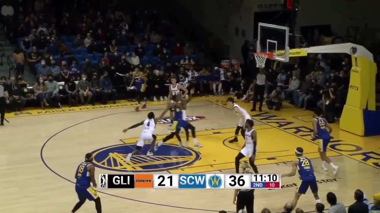 曾凡博今日G联赛集锦：上场5分钟 罚球拿下2分