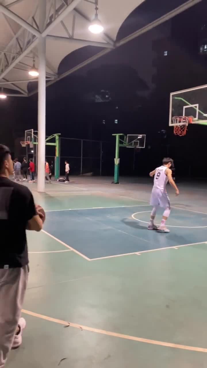 白衣小伙：你可真准啊！