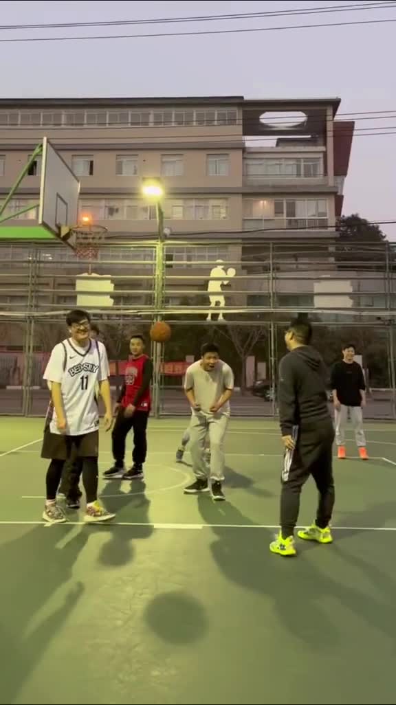 哟呵！实战360度三分投篮太秀了