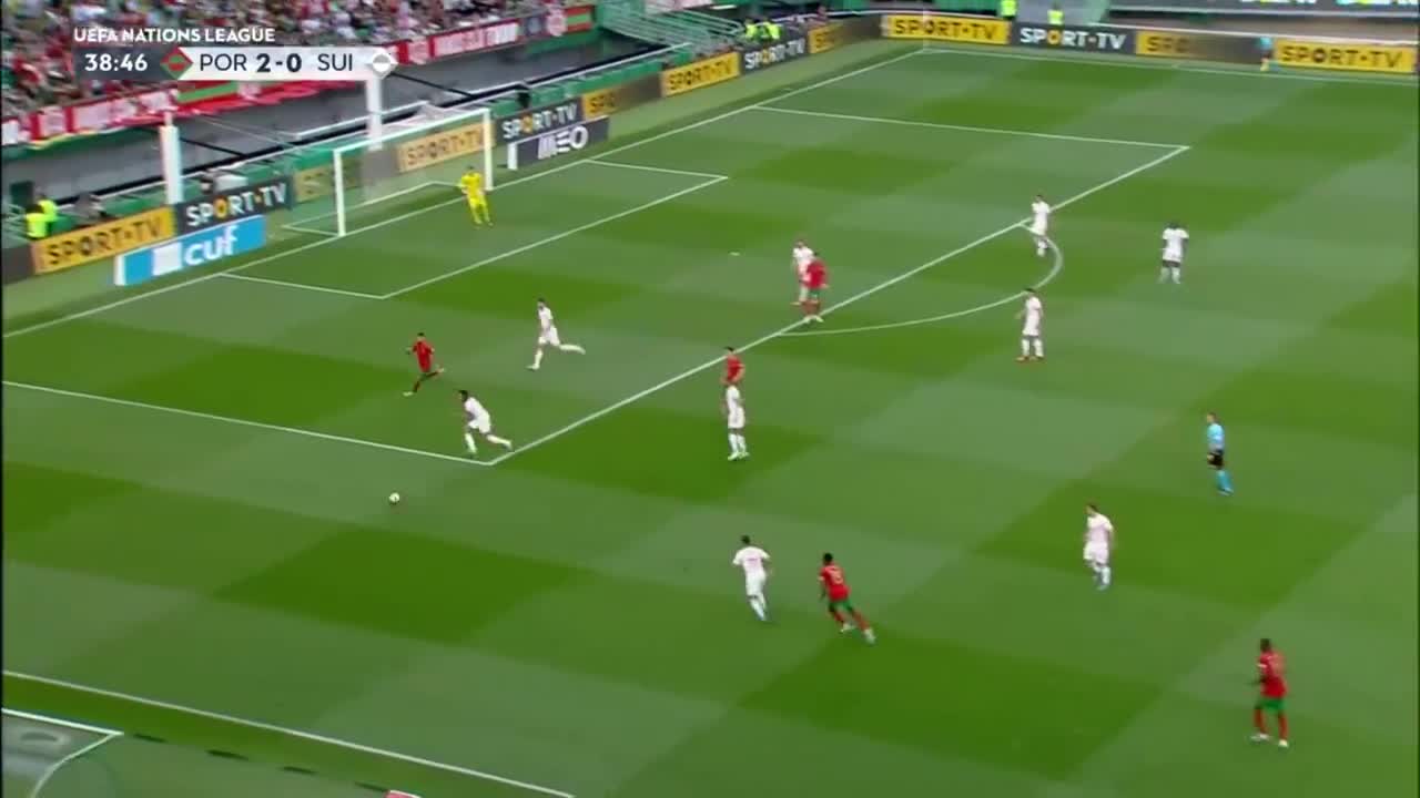 C罗推射破门梅开二度 葡萄牙3-0领先瑞士