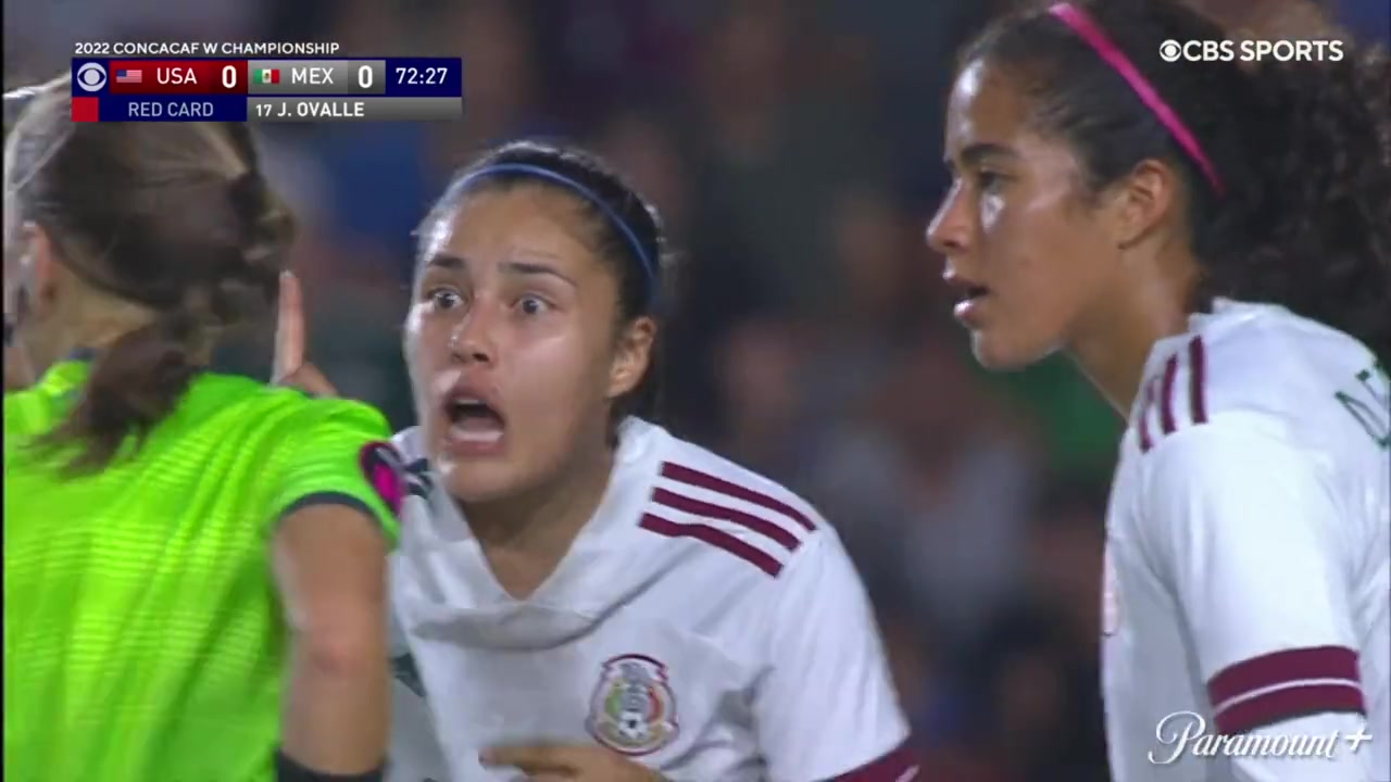 理由多荒谬！墨西哥女足球员：我第一次犯规就给我红牌？