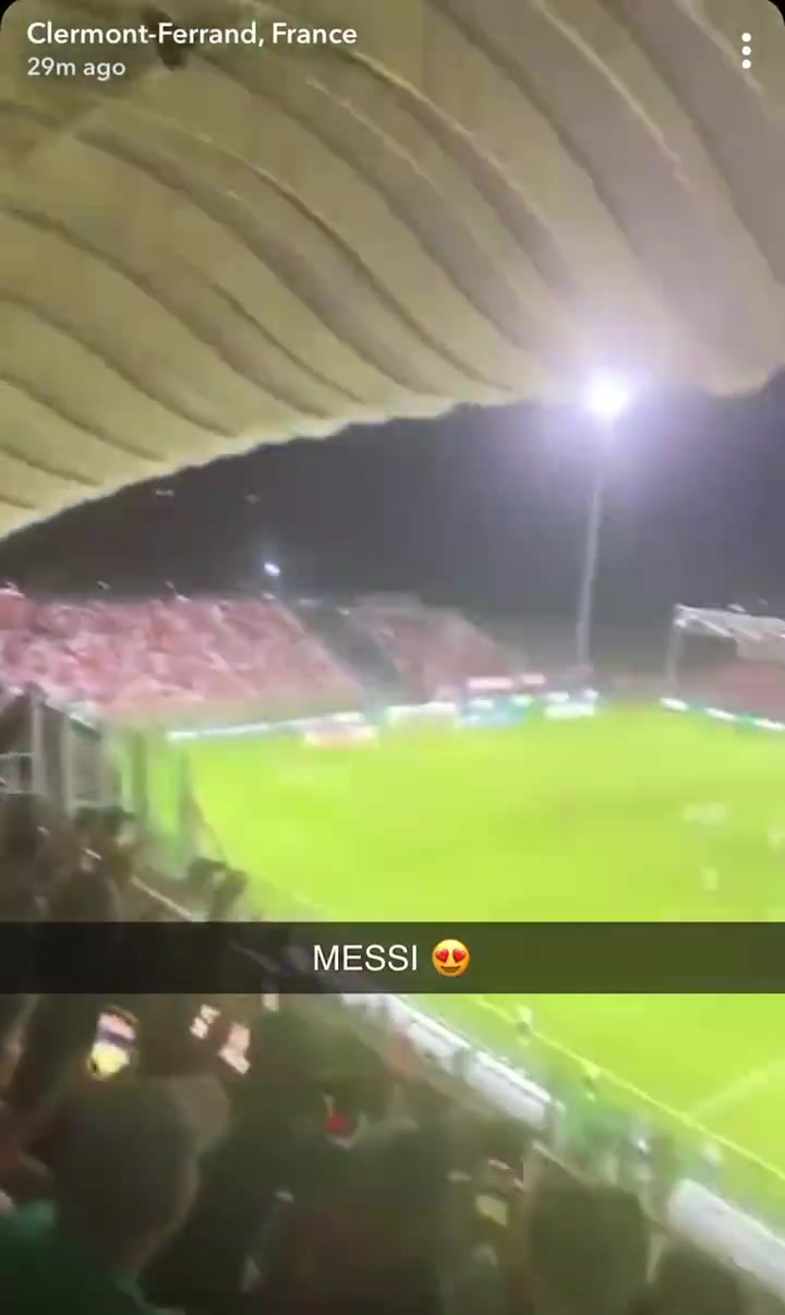 倒钩进球！整个体育场都在高呼“MESSI，MESSI，MESSI”