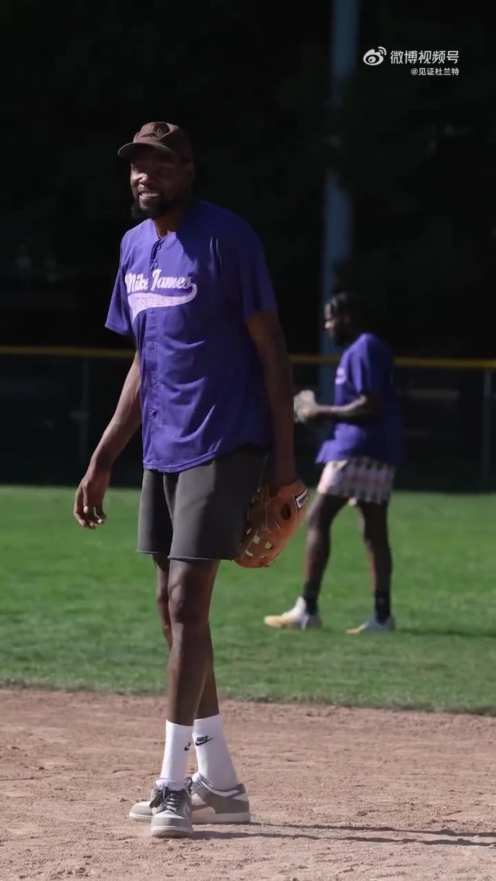 杜兰特难道什么球都会打？这棒球玩得很6