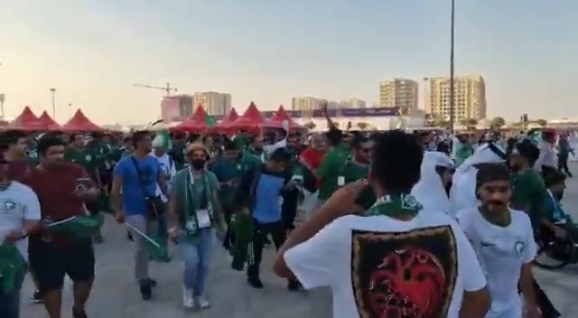 杀人诛心！沙特球迷赛后模仿C罗标志庆祝