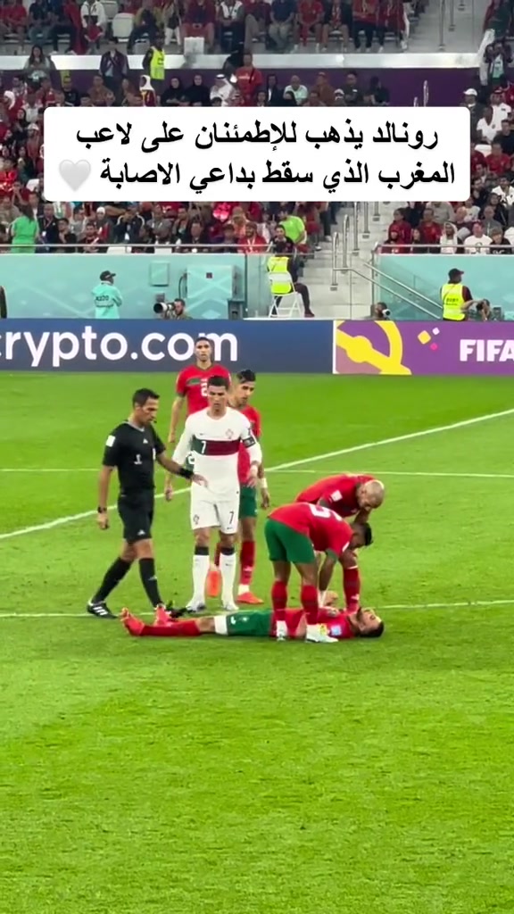 C罗这一举动让摩洛哥球迷感动：虽然葡萄牙被淘汰，你依旧是球王