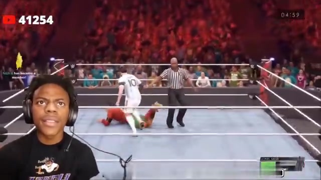 C罗死忠粉甲亢哥玩WWE游戏，控制的C罗惨遭梅西的暴打