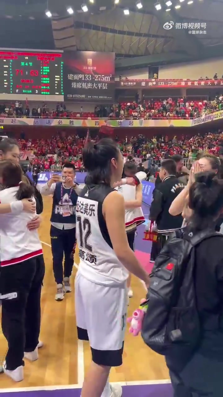 太激动了！！四川女篮扳平总决赛大比分，姑娘们激动落泪！！
