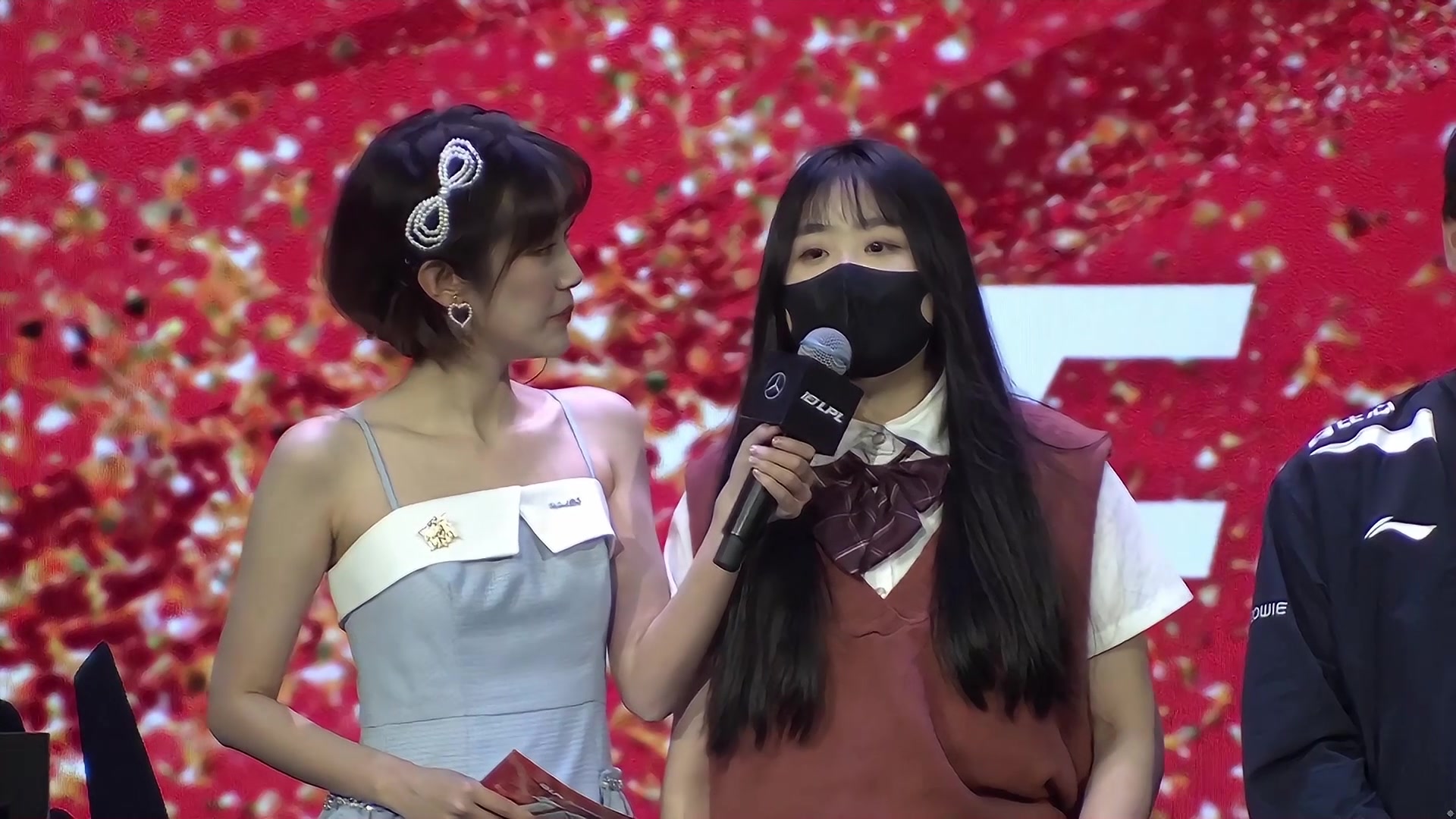 好卡哇伊的女孩，校园JK制服风格的LNG女粉丝