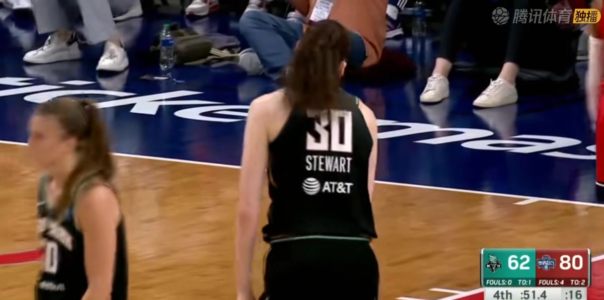 WNBA神秘人比赛仅剩1分钟时间李梦登场 给的时间稍微少了些