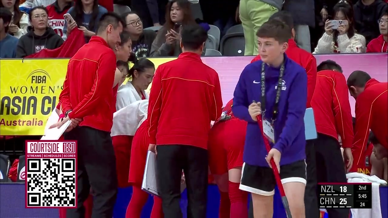 教练生气了？女篮主帅郑薇暂停时大声训斥队员：不要在场上玩！