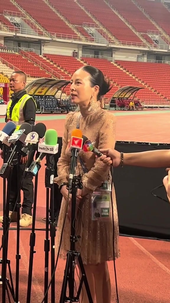 泰国57岁华裔领队伍伦盼女士：泰国队赢下国足将获300万奖金