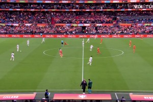 友谊赛-荷兰4-0冰岛 哈维-西蒙斯处子球范迪克破门马伦传射
