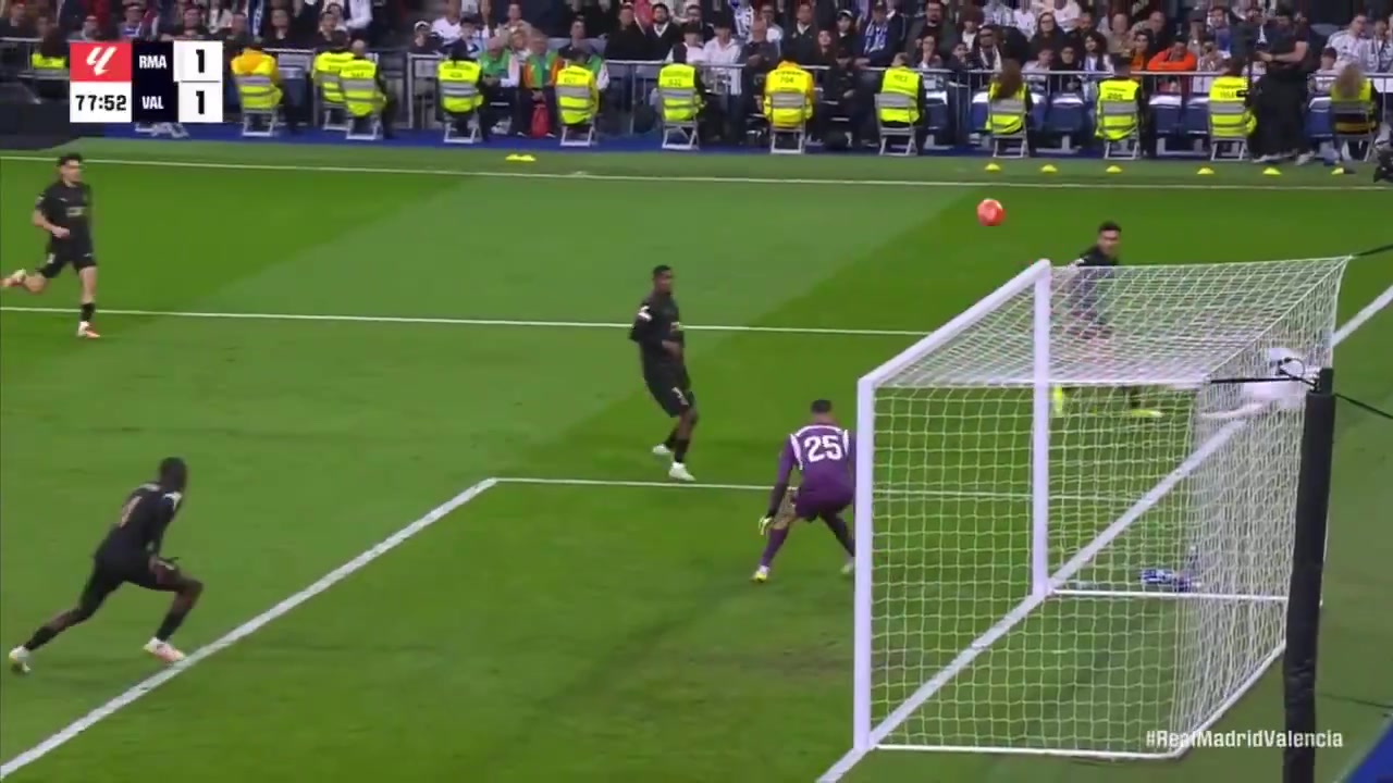 恩德里克上场仅2分钟，他就以不同于其他人的方式完成了传中