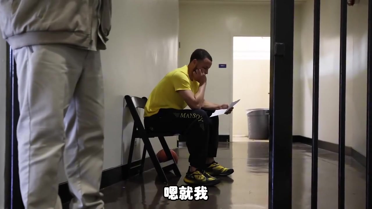 杨毅：我觉得现在37岁的库里，比十年前27岁的