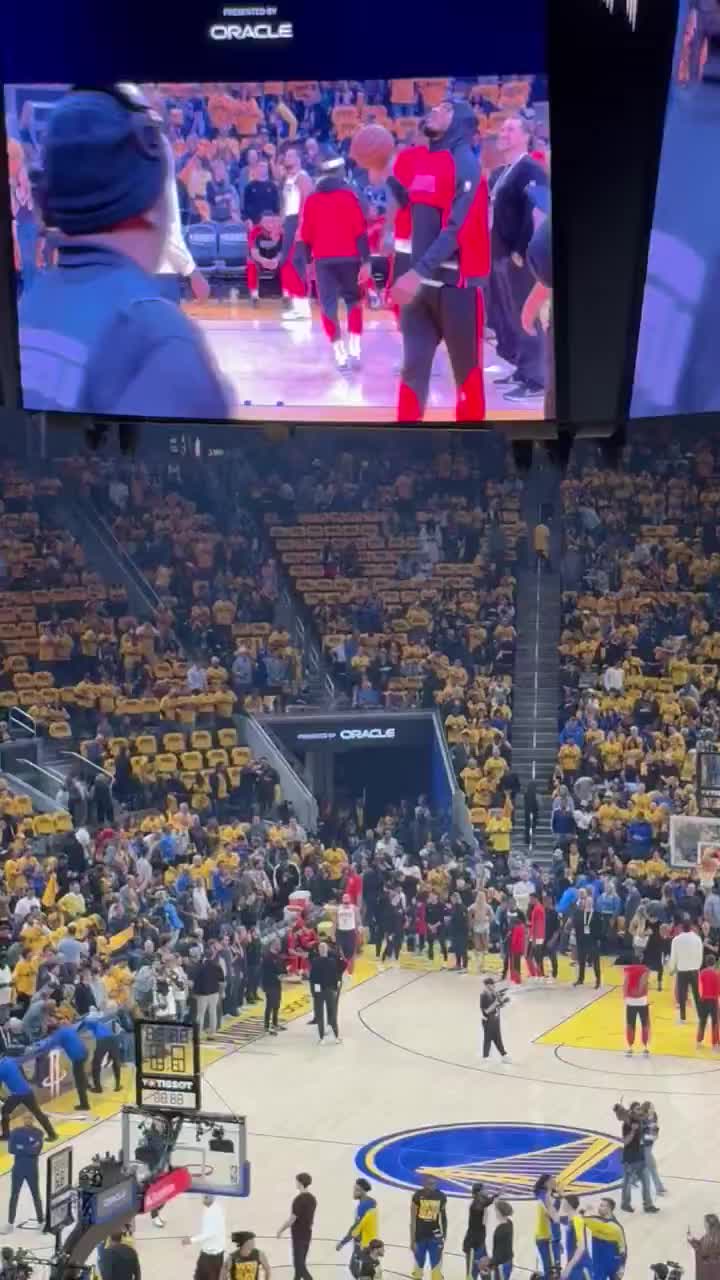 不受待见！狄龙出场时，遭勇士主场球迷漫天嘘声“问候”