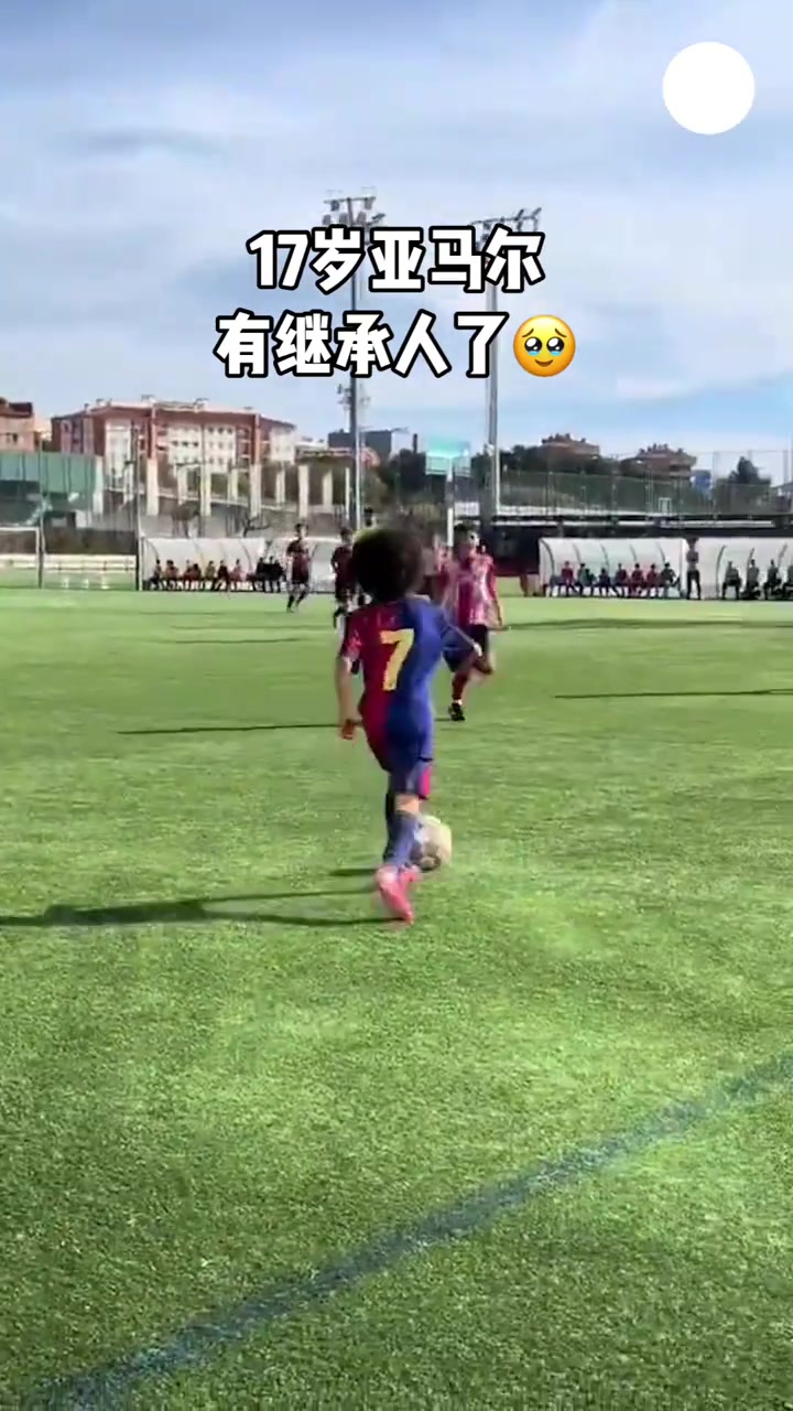 也出自拉玛西亚！12岁小孩哥凭借眼花缭乱的带球和过人火爆外网