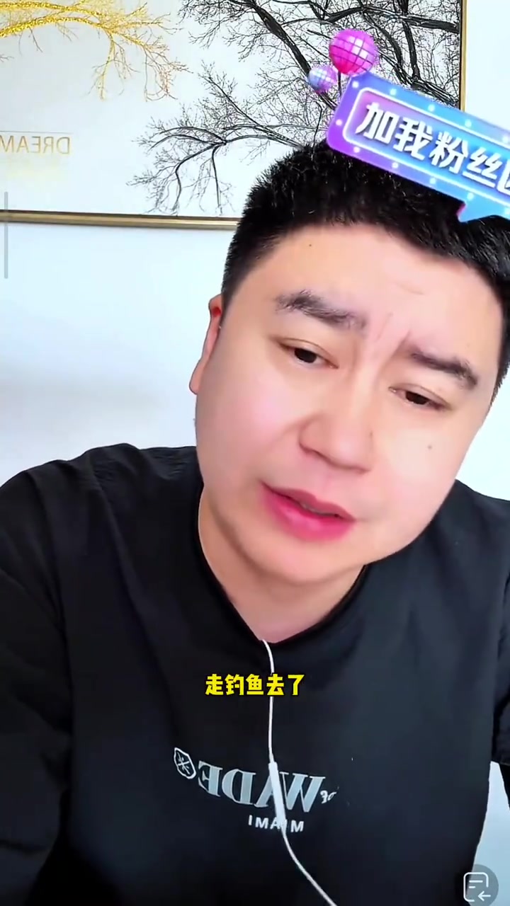 大史：詹杜登都已经钓鱼去了，库里你可千万别不合群啊！