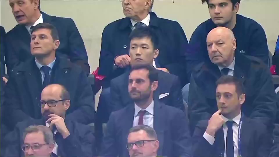 那年是真爱国米啊！国米进球后张康阳看台激情庆祝