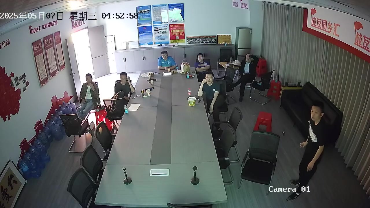 掩面哭泣！一群老男孩球迷见证国米史诗晋级