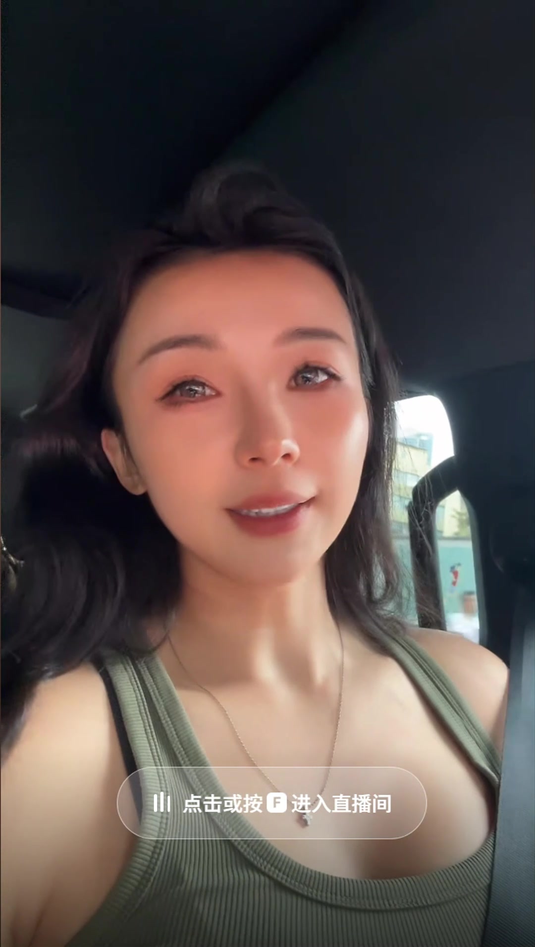 张曼源直播做出呕吐状：纯粹节目效果！