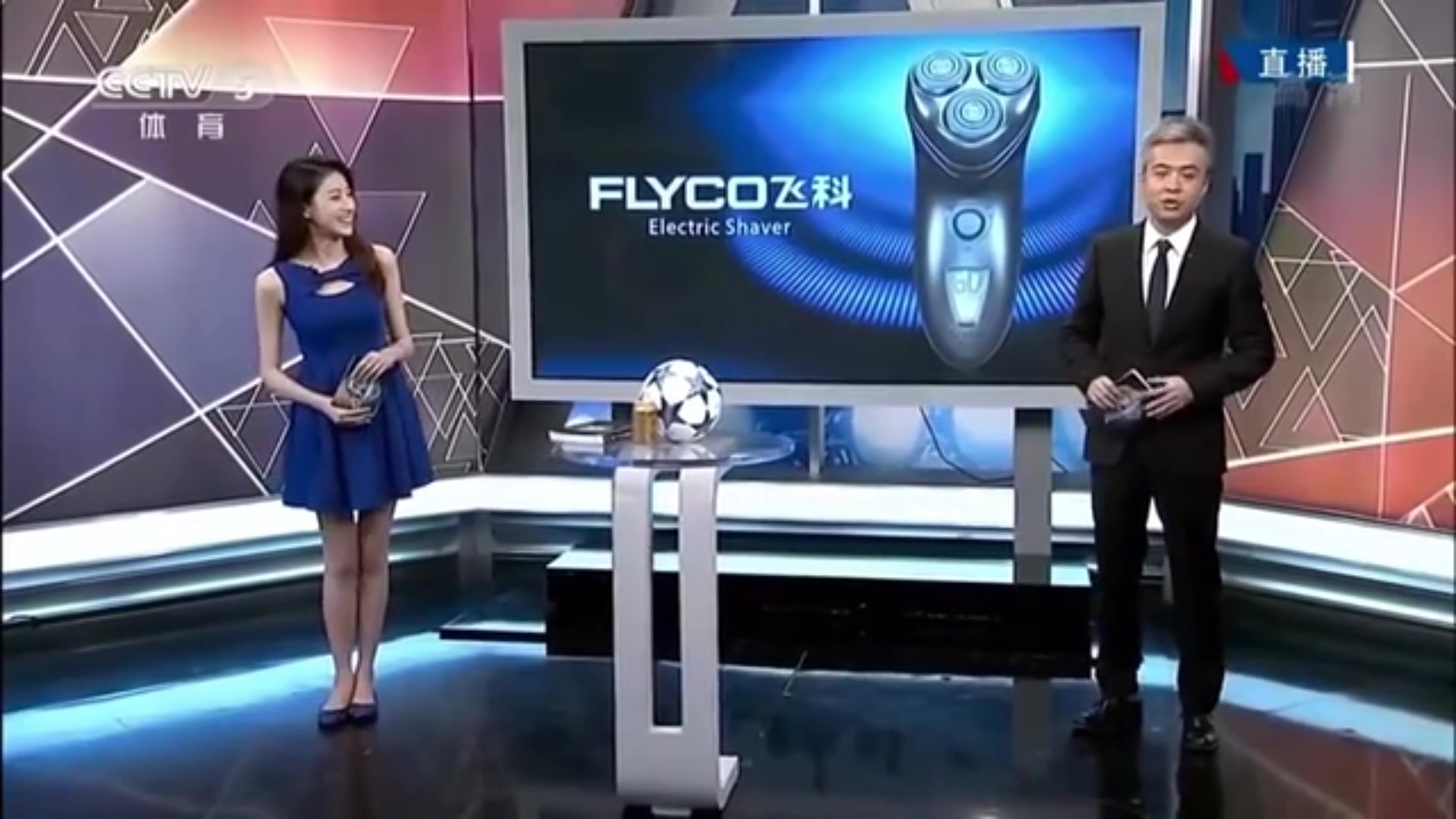 已是满头白发！段暄最后一次主持《天下足球》与马凡舒搭档