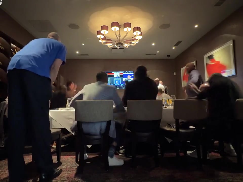 嗨了！尼科-哈里森和小牛队高层对获得NBA选秀状元签的反应~