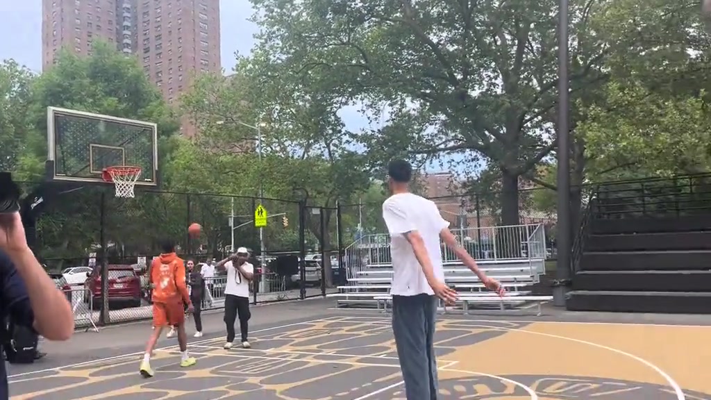 这个高个子会打球吗？各个打铁