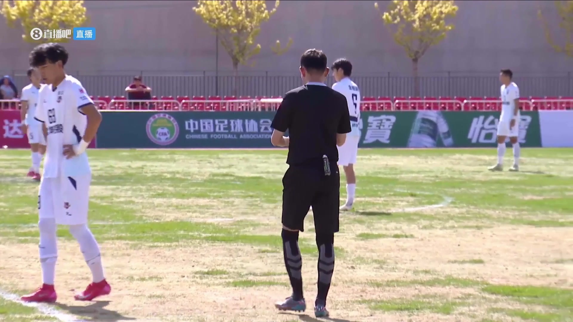 比菜地还不如❓️中冠保定vs大连涵瑀场地惨不忍睹