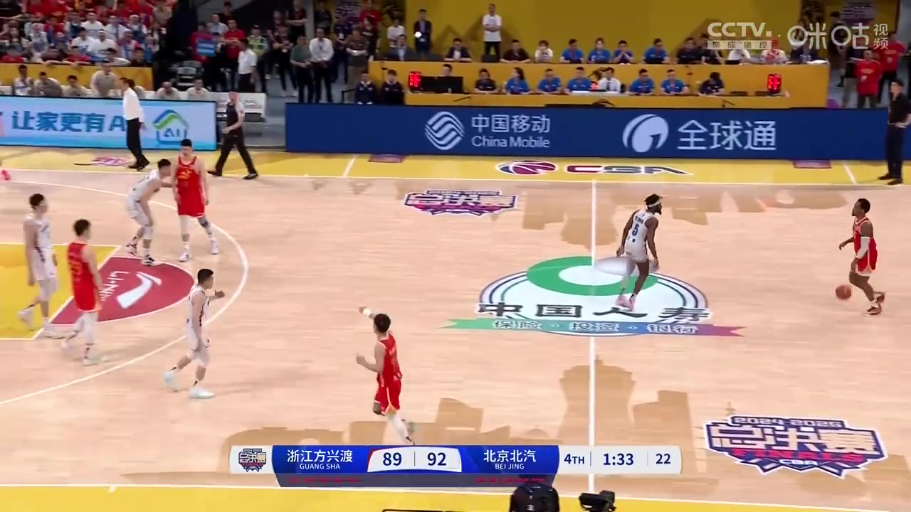 追平！胡金秋打板三分命中，最后时刻广厦男篮追平！