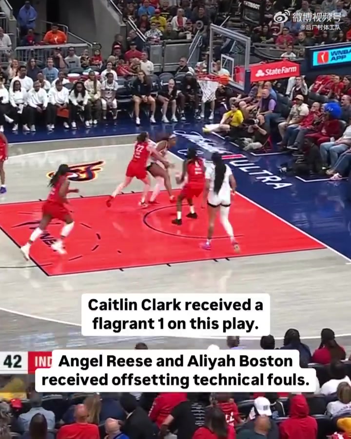 这俩人死对头！WNBA去年状元克拉克对里斯恶犯引发冲突