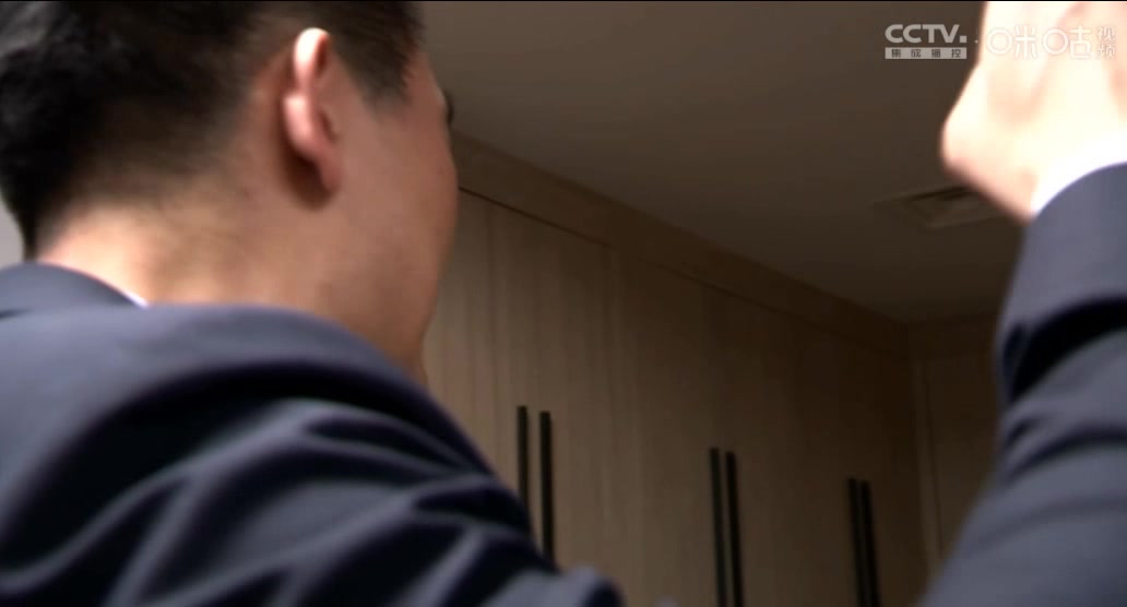 广厦教练王博赛后在更衣室激情演讲！！喜极而泣！！