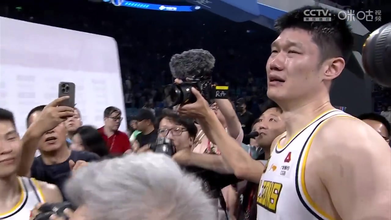 情绪在此刻完全释放！广厦夺得队史首冠，胡金秋赛后喜极而泣！