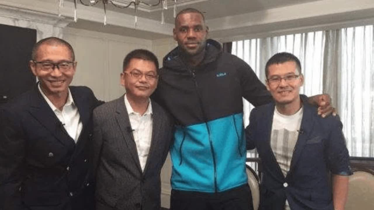 杨毅：老詹架子最大！苏群回应：可能有商业活动推迟 KD也迟到