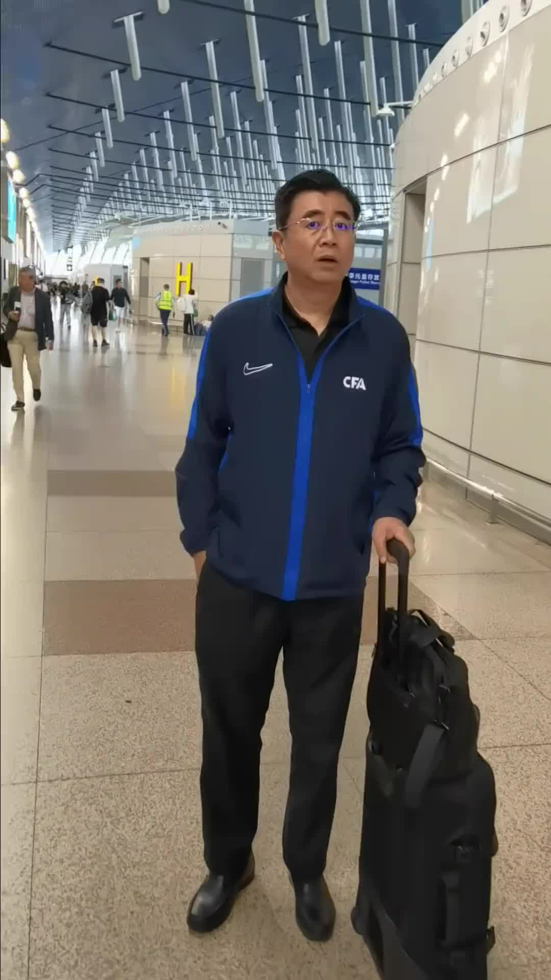 国足兵发雅加达，足协主席宋凯也将全程陪伴球队
