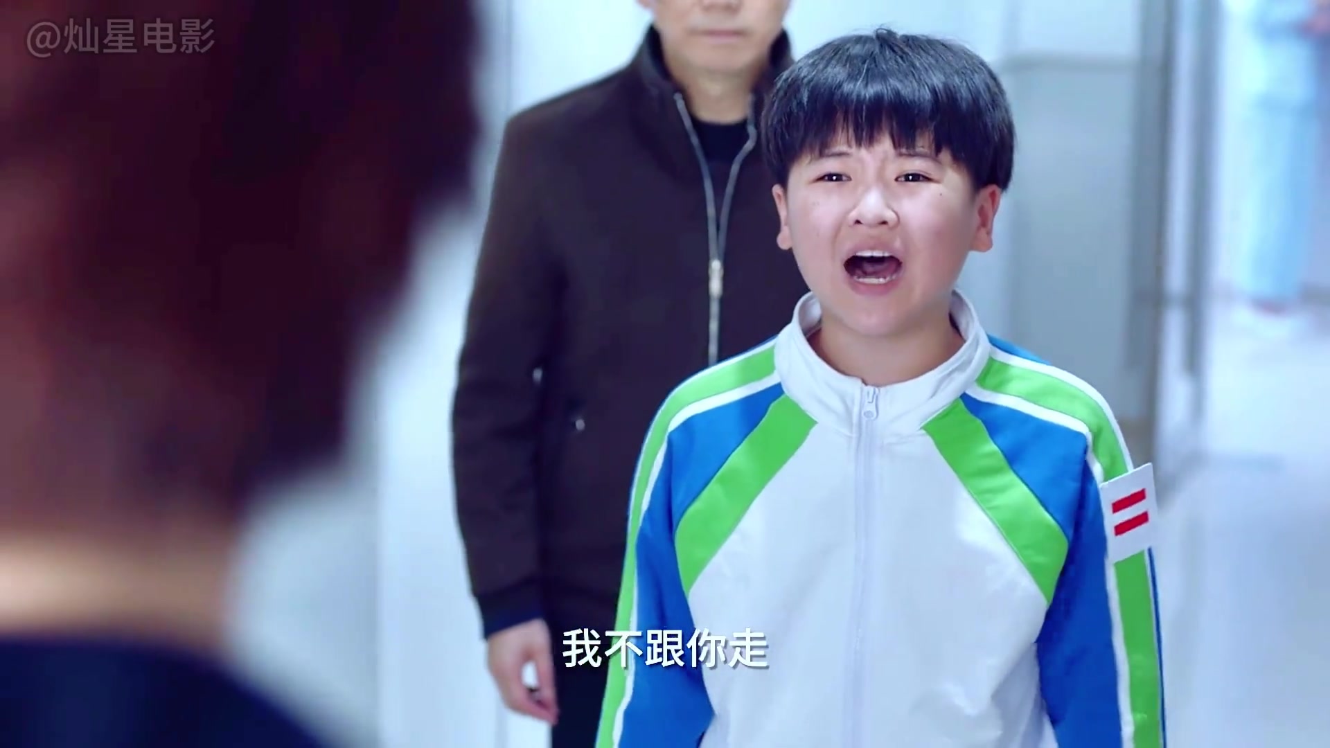 小孩被母亲逼到精神分裂，竟分裂出一个穿C罗尤文球衣的男孩