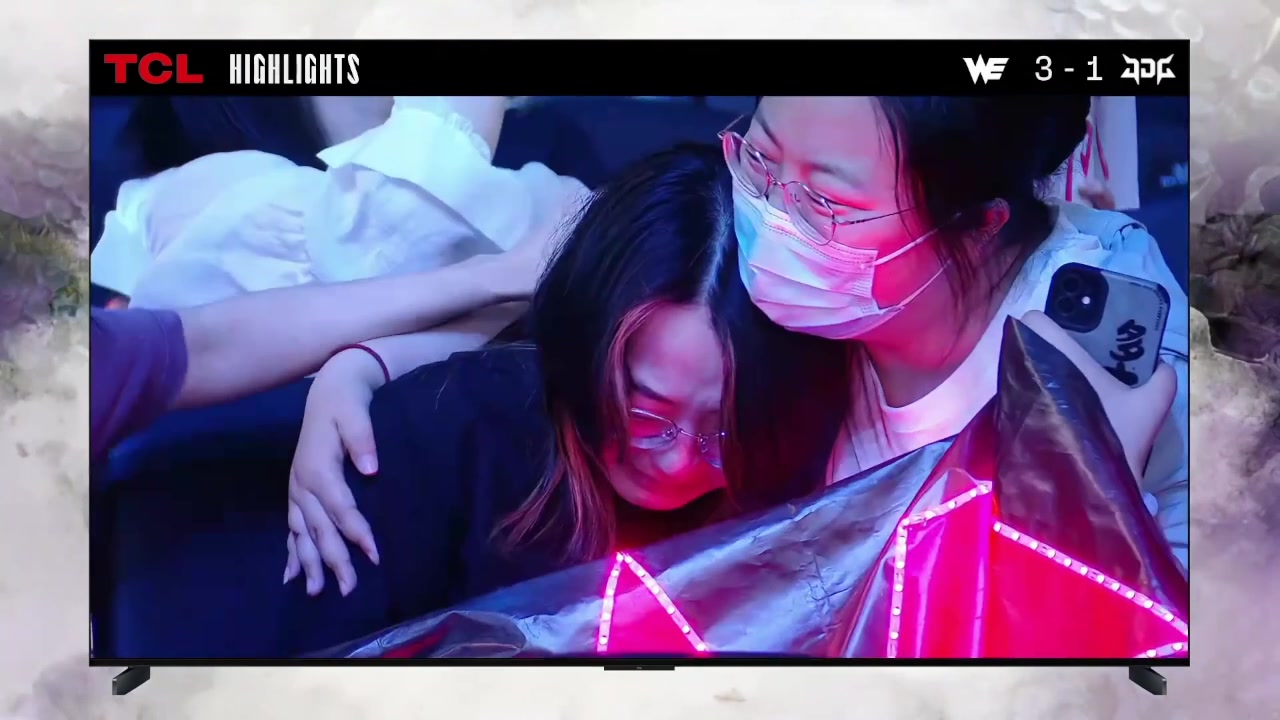 就是今天！WE以下克上战胜JDG 现场多位粉丝落泪 在男友怀里痛哭
