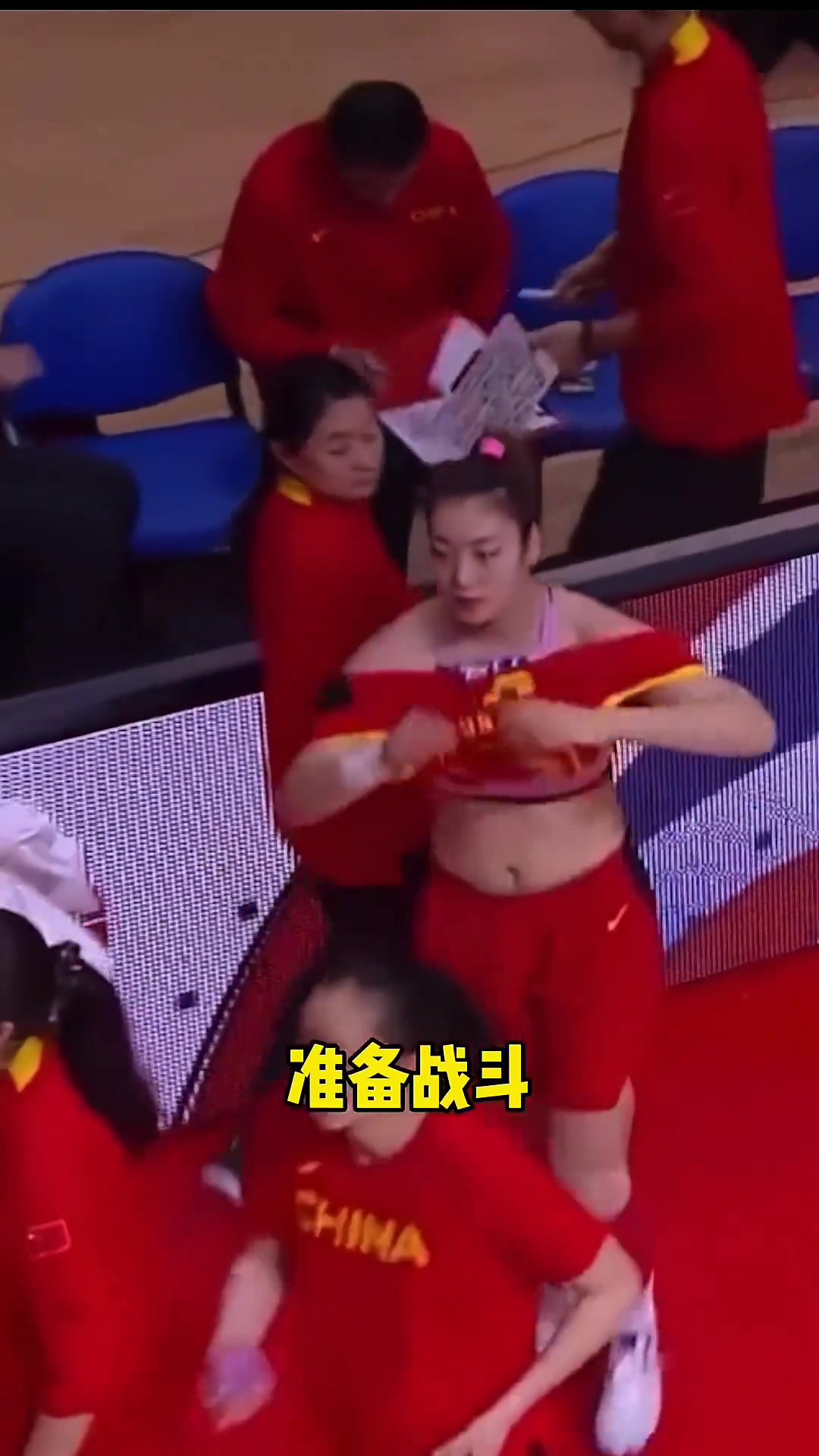 反差！场下的李梦有多甜美，场上的李梦就有多霸气